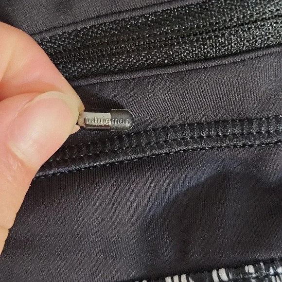 LULULEMON black & white capris workout leggings Size 10 - Picture 6 of 10